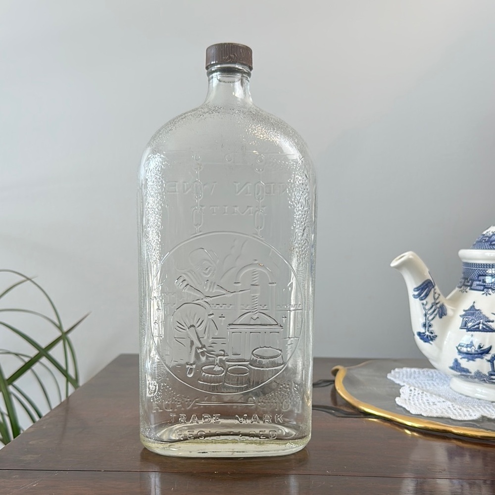VINTAGE LONDON WINERY LIMITED WINE BOTTLE, LONDON ONTARIO, CANADA with Winemaker
